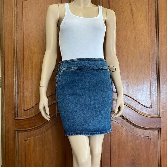 Vintage Jean Skirt Lace Up Sides Medium Wash Denim Mini Skirt Size Medium - Picture 8 of 10